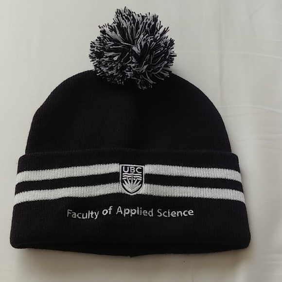 Accessories - UBC Faculty of Applied Science Tuque NWOT